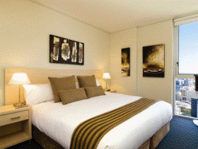 Oaks Festival Towers - Accommodation ACT 1