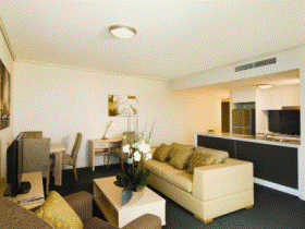 Oaks Festival Towers - Accommodation ACT 2