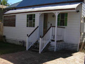 A Pine Cottage - Accommodation ACT 0
