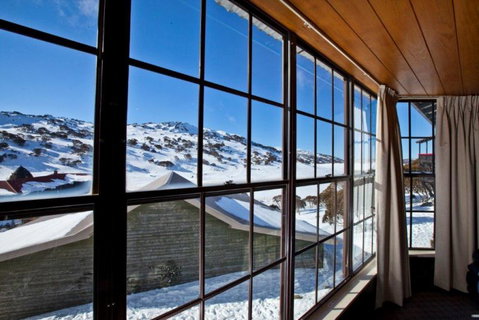 Jerrabomberra Lodge - Charlotte Pass - Accommodation ACT 0