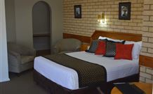 Hilltops Retreat Motor Inn - Young - Accommodation ACT 1