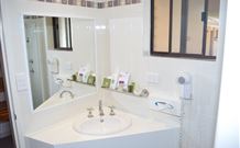Hilltops Retreat Motor Inn - Young - Accommodation ACT 0