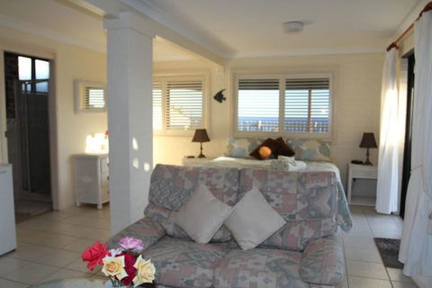 Sea Whispers Bed & Breakfast - Accommodation ACT 2