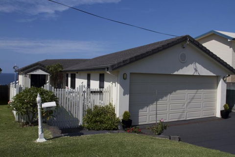 Sea Whispers Bed & Breakfast - Accommodation ACT 4