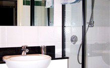 Azura Beach House Bed And Breakfast - Accommodation ACT 0