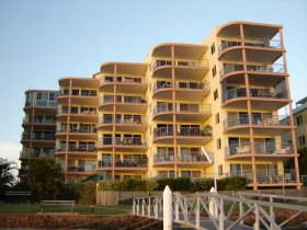 On The River Holiday Apartments - Accommodation ACT 1