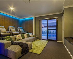 Aqua Palms At Vogue Holiday Homes - Accommodation ACT 2