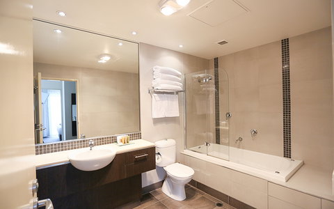Best Western Plus Hovell Tree Inn - Accommodation ACT 18
