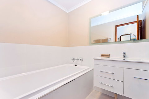 BEST WESTERN Tudor Motor Inn - Accommodation ACT 6