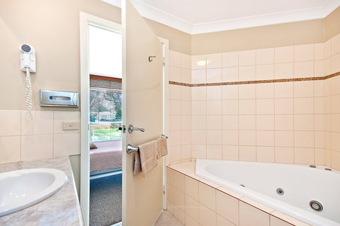 BEST WESTERN Tudor Motor Inn - Accommodation ACT 16