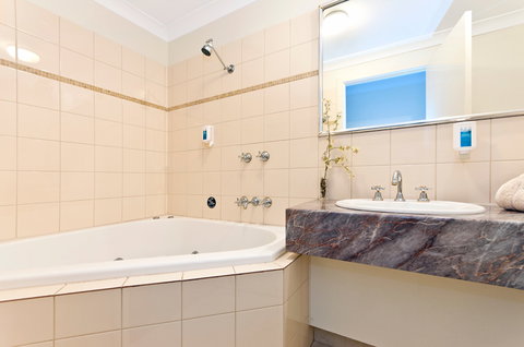 BEST WESTERN Tudor Motor Inn - Accommodation ACT 14