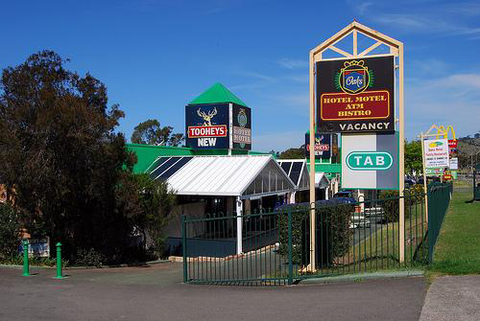 Oaks Hotel Motel - Accommodation ACT 1