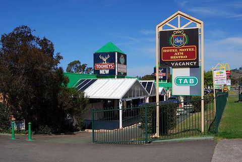 Oaks Hotel Motel - Accommodation ACT 13