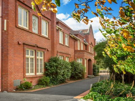 Quest Trinity House - Accommodation ACT 2