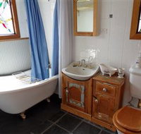 Peck's on Pine Victorian Cottage - Accommodation ACT
