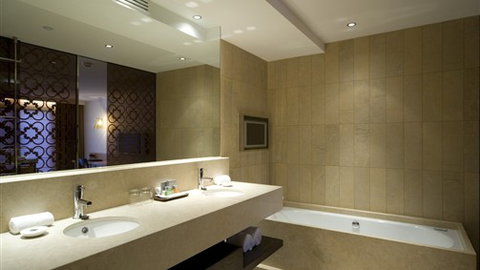 Royce Hotel - Accommodation ACT 4