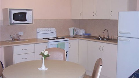 Carn Court Holiday Apartments - Accommodation ACT 1