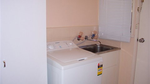 Carn Court Holiday Apartments - Accommodation ACT 2