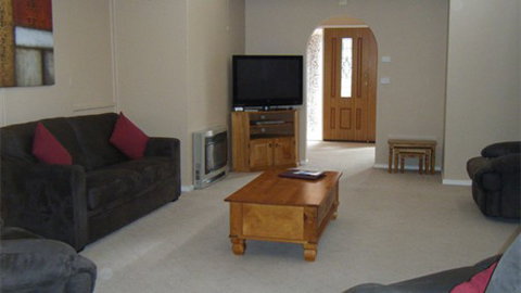 Carn Court Holiday Apartments - Accommodation ACT 5