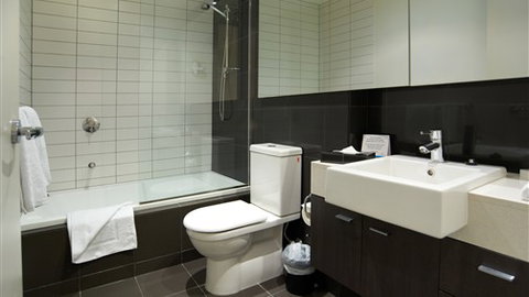 Amity Apartment Hotels - Accommodation ACT 5