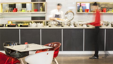 Ibis Melbourne Hotel And Apartments - Accommodation ACT 2