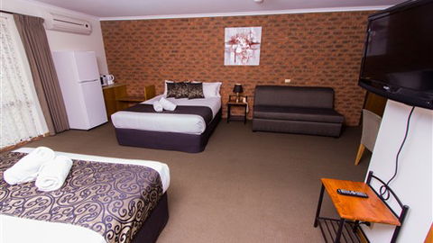 Advance Motel - Accommodation ACT 4