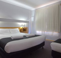 Blue Whale Motor Inn  Apartments - Accommodation ACT