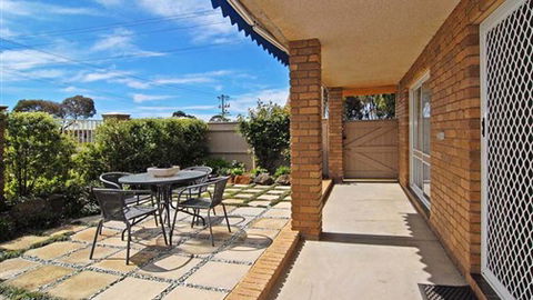 Arlingtons - Accommodation ACT 3