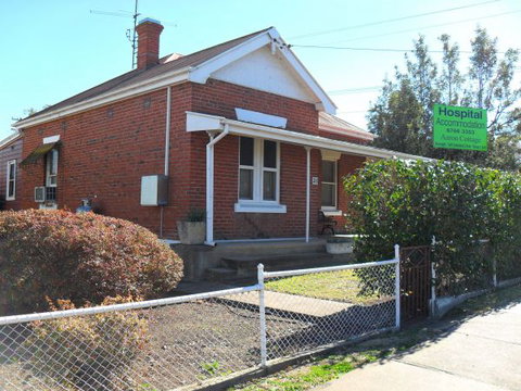 Aaron Cottage - Accommodation ACT 5