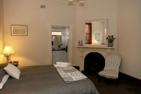 Apartments On-The-Park: The Studio - Accommodation ACT 2