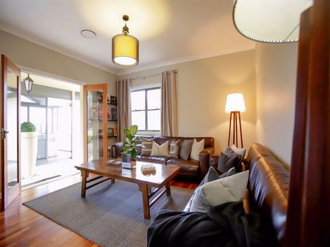 Elderslie House - Accommodation ACT 145