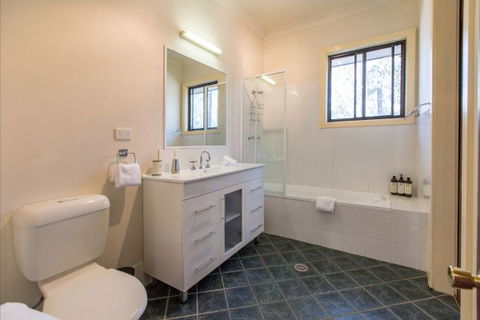 Elderslie House - Accommodation ACT 131