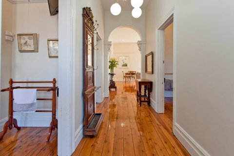 Elegance On Englehardt - Accommodation ACT 7
