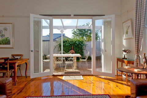 Elegance On Englehardt - Accommodation ACT 10