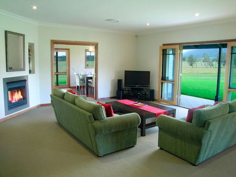 Elderslie House - Accommodation ACT 43