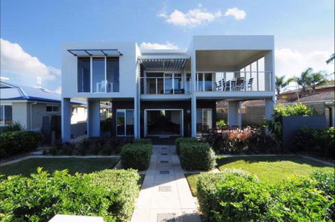 Aqua Leaf Apartment - Accommodation ACT 2