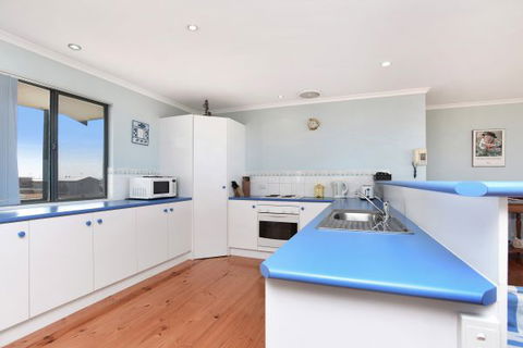 Ambergris - Accommodation ACT 1