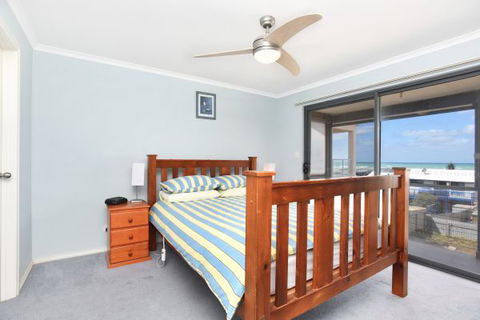 Ambergris - Accommodation ACT 5