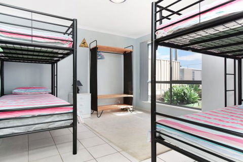 Ambergris - Accommodation ACT 7