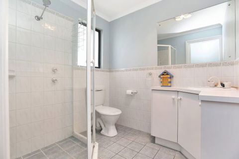 Ambergris - Accommodation ACT 8