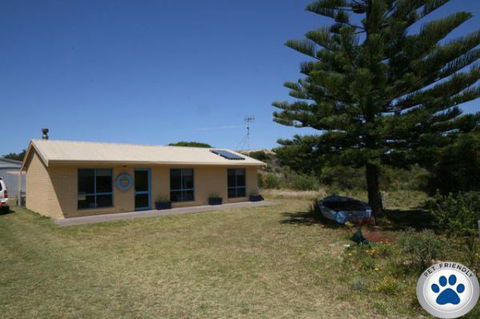 LJ Hooker Goolwa Holiday Rentals - 15 Eaton Avenue, Goolwa Beach - Accommodation ACT 0