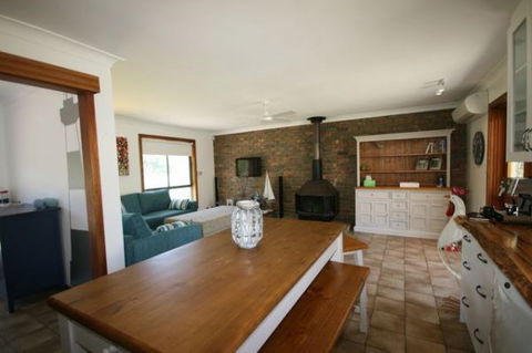 LJ Hooker Goolwa Holiday Rentals - 15 Eaton Avenue, Goolwa Beach - Accommodation ACT 1