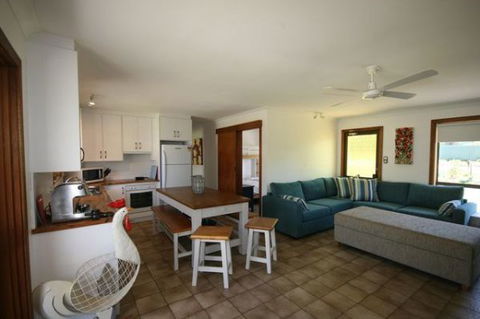 LJ Hooker Goolwa Holiday Rentals - 15 Eaton Avenue, Goolwa Beach - Accommodation ACT 2