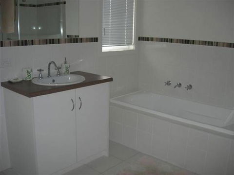 Annies Beach House - Accommodation ACT 4