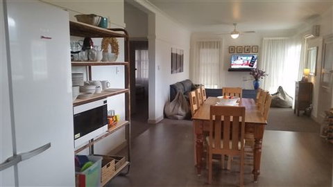Lakeside Vista Holiday House - Accommodation ACT 0