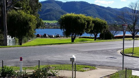 Lakeside Vista Holiday House - Accommodation ACT 7