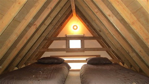 Wallace's - Crystal Creek Chalet 1 - Accommodation ACT 5