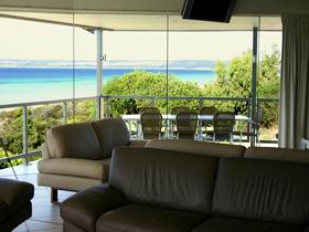 Island Beach Lodge - Accommodation ACT 1