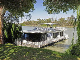Boats And Bedzzz - The Murray Dream Self-contained Moored Houseboat - Accommodation ACT 0