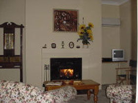 Saunders Gorge Sanctuary - Boundary Cottage - Accommodation ACT 2